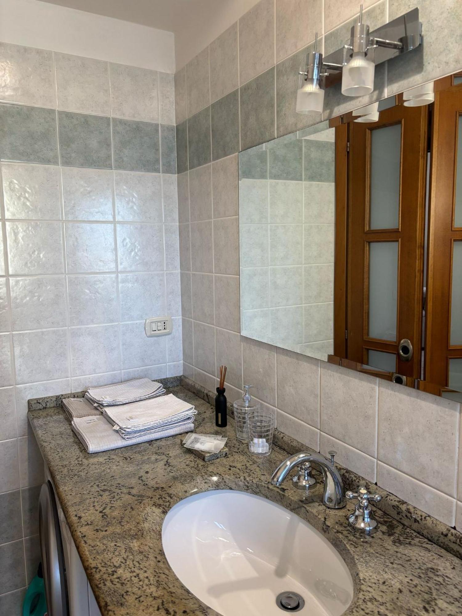 Bright Port View Apartment- Free Parking Cagliari Esterno foto
